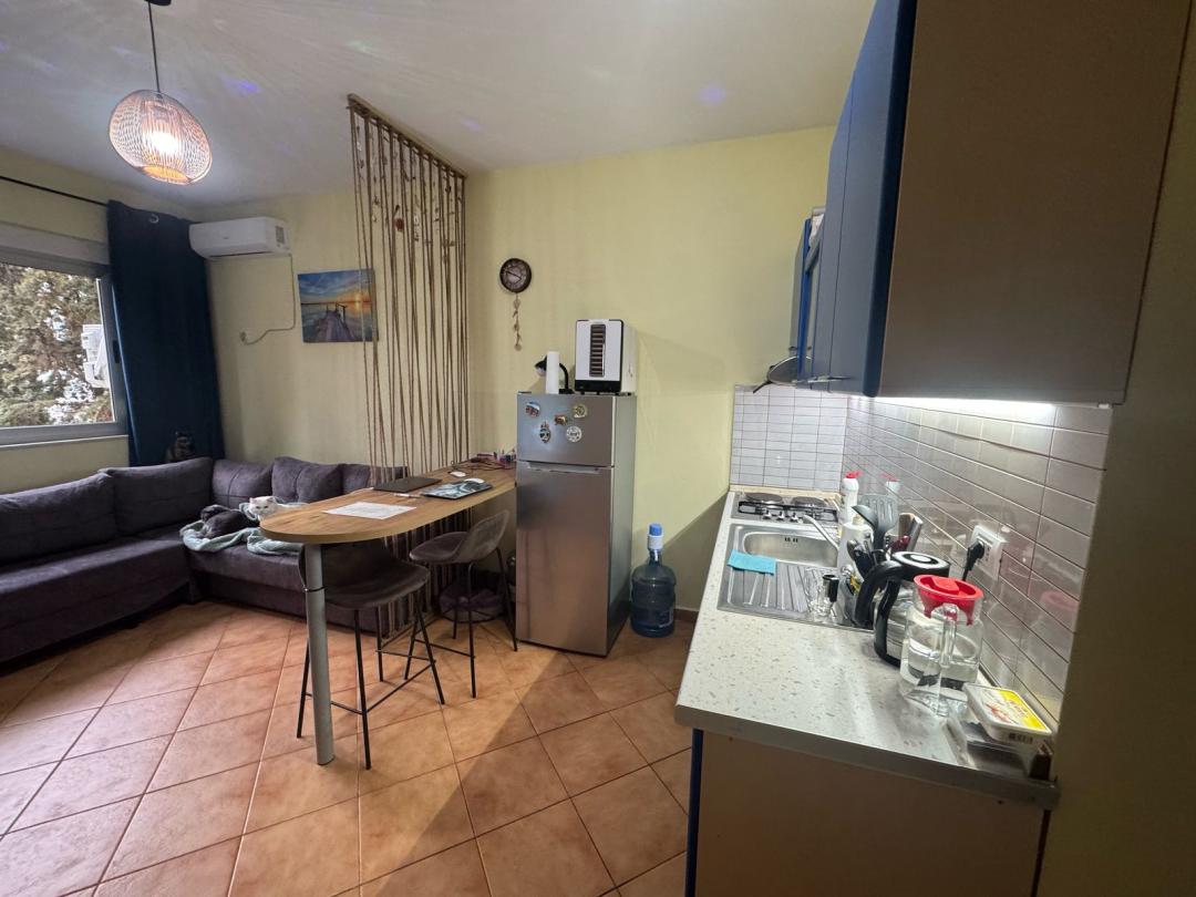 <p>The apartment is located on the 2nd floor of a new building with an elevator at Shkembi i Kavajes, behind the highway. It has 29m2 of certified space organized in open-space and 1 bathroom. The studio is located in a popular holiday area where it offers all the facilities for a comfortable lifestyle. The property has regular mortgage documentation and is ready for sale.<br><br><br>For more information or a visit to the property, please contact us!</p>