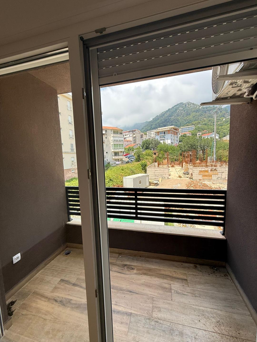 <p>Modern <strong>22 m² studio apartment with sea view</strong>, located in a new building with elevator in Budva’s sought-after Lazi district. Just a short distance from the beach and city center, this compact yet functional space is ideal for comfortable living or as a rental investment.</p><p>The studio features a <strong>private balcony</strong> offering stunning views of the Adriatic Sea. High-quality finishes and a smart layout maximize space and comfort, while the building itself provides <strong>secure access</strong> and a peaceful environment.</p><p>Situated in a quiet residential area, the apartment is within walking distance to local amenities, restaurants, and public transportation.</p>