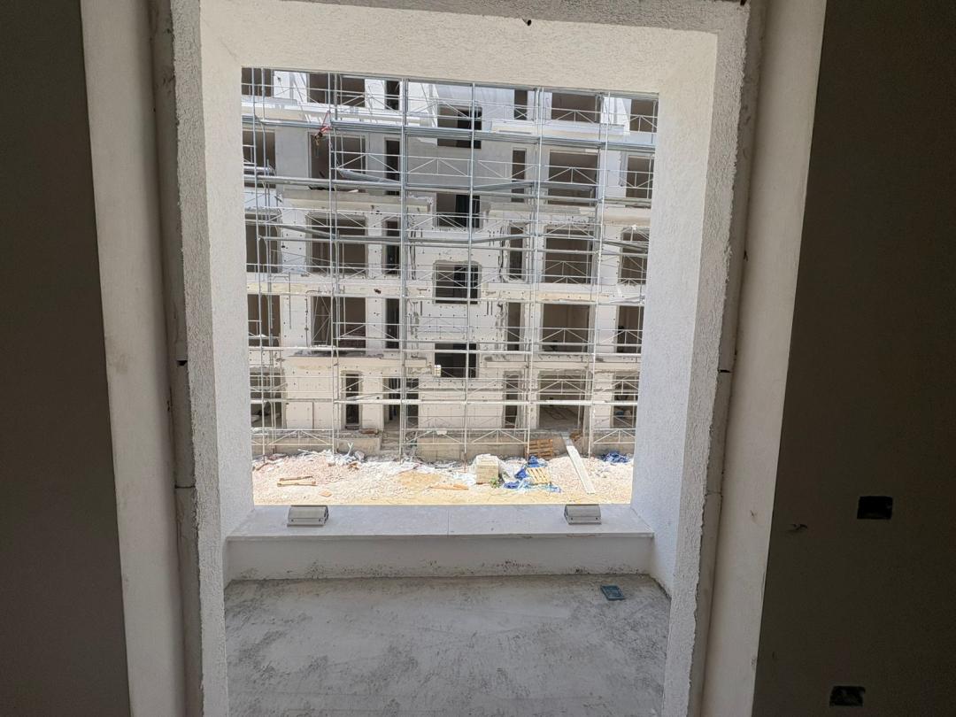 <p>The studio apartment is located on the 2nd floor of a 6-story building which is under construction in Mali E Robit. This apartment has a total area of 40 m2, including 34.9 m2 of interior space, 5.1 m2 of common areas, organized in an open-space layout, 1 bathroom, and 1 balcony. Working at full capacity, it is expected that this building will be completed by 2026 or possibly sooner. With a very favorable location 400 meters from the sea and very close to various facilities, this residence is not only suitable for vacations but also for long-term living.<br><br>For more information or a property visit, please contact us!</p>