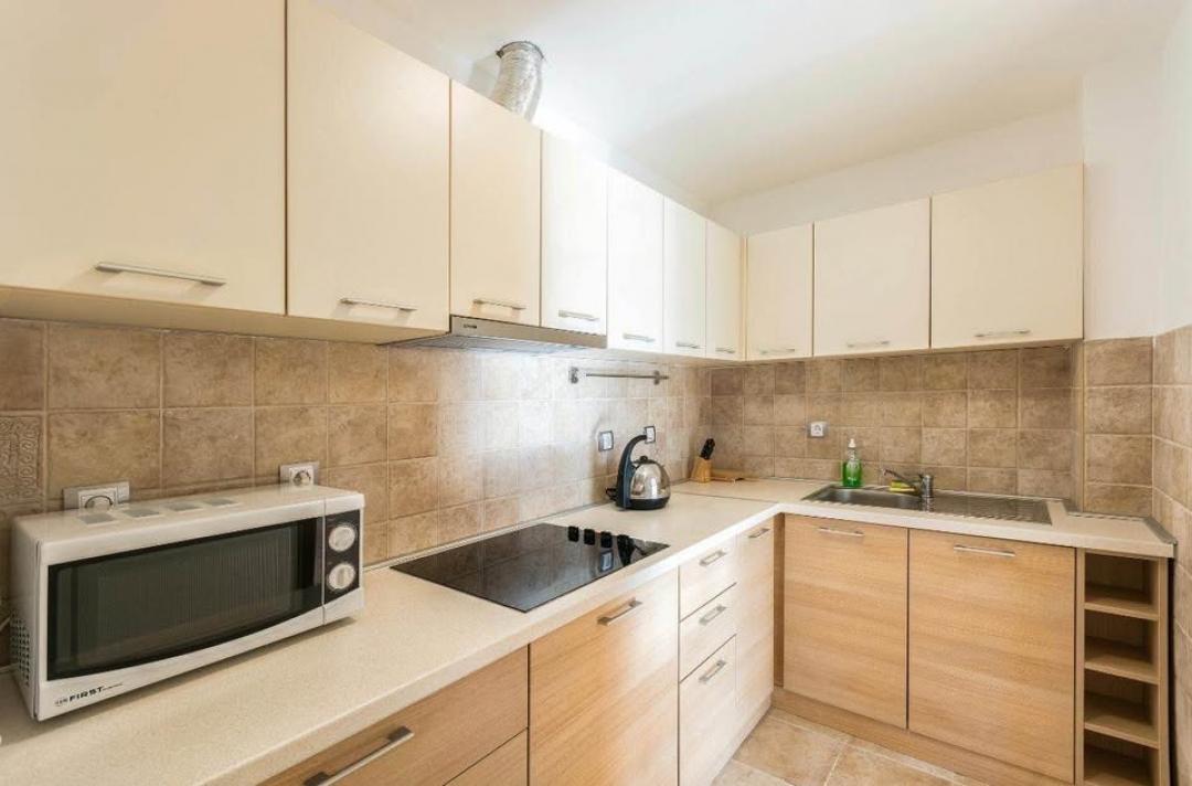 <p>One bedroom apartment in Dobrota. The complex with a pool is located 300 meters above the Huma Hotel, the promenade and the beach.</p><p>Area – 50 m2</p><p>Fully renovated, furnished apartment in Dobrota is suitable for permanent residence, vacation and rental business.<br>Internet, air conditioning.</p><p>Parking under the ramp</p>