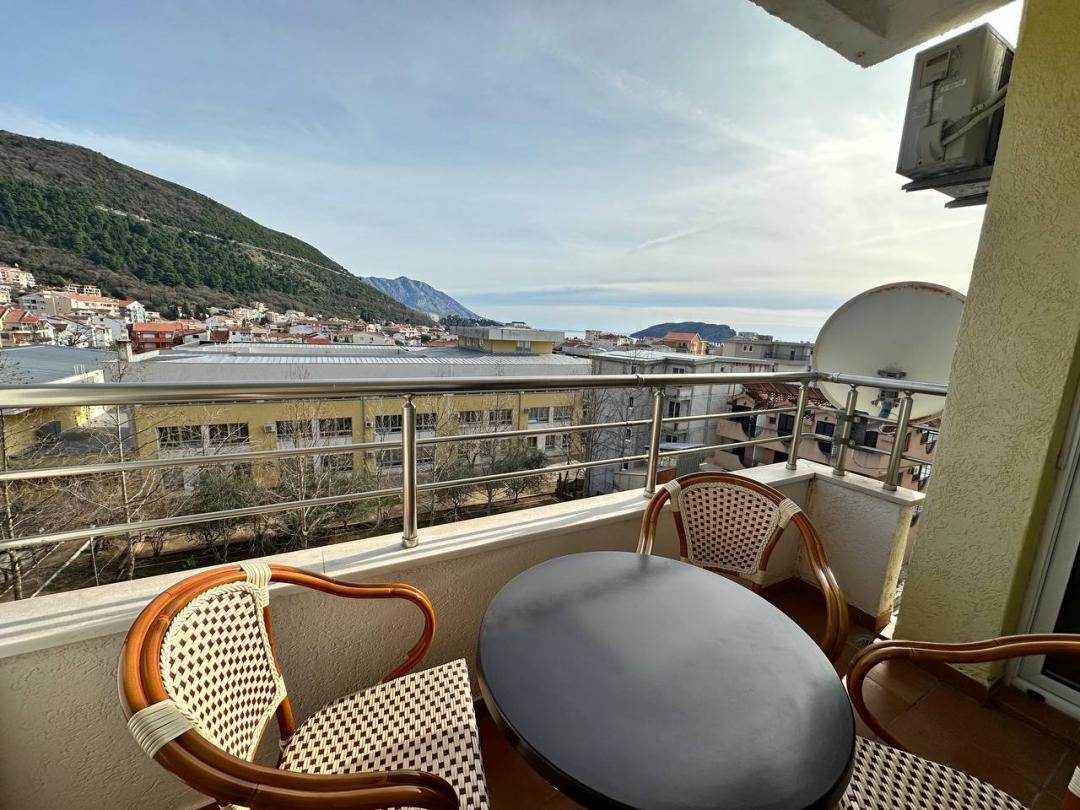 <p>A comfortable <strong>47 m²</strong> apartment located on the <strong>fourth floor</strong> of a well-maintained building in the very heart of <strong>Budva</strong>. The building is equipped with an <strong>elevator</strong>, ensuring easy access.</p><p>The apartment features a practical and inviting layout:</p><p>Spacious <strong>living room</strong></p><p>Separate <strong>kitchen</strong></p><p>Cozy <strong>bedroom</strong></p><p>Modern <strong>bathroom</strong></p><p><strong>Balcony</strong> offering pleasant outdoor space</p><p>Located just <strong>1 km from the sea (as the crow flies)</strong>, the property provides both central convenience and quick access to the coastline. It is sold <strong>fully furnished</strong>, allowing buyers to move in immediately or rent it out without additional investment.</p><p><strong>Clean documentation.</strong><br>An excellent option for living, holidays, or rental income in one of Montenegro’s most desirable coastal cities.</p>