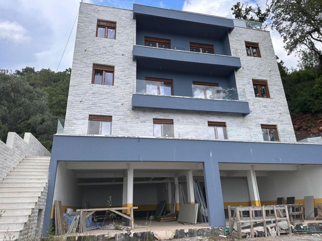 <p>A modern studio apartment for sale in Pržno, one of the most desirable coastal areas near Budva, located just 400 meters from the sea.</p><p>The apartment is situated in a new residential building with a professional rental management service, making it an excellent option both for personal use and investment purposes. The building is designed for short- and long-term rentals, offering owners a hassle-free income solution.</p><p>The neighborhood is vibrant and well-developed, surrounded by hotels, restaurants, cafés, and beach clubs, all within walking distance. Pržno is known for its cozy atmosphere, beautiful beaches, and proximity to Budva’s old town and main attractions.</p><p>Key Features:<br>&nbsp;&nbsp;&nbsp;&nbsp;•&nbsp;&nbsp;&nbsp;&nbsp;Studio apartment<br>&nbsp;&nbsp;&nbsp;&nbsp;•&nbsp;&nbsp;&nbsp;&nbsp;New building<br>&nbsp;&nbsp;&nbsp;&nbsp;•&nbsp;&nbsp;&nbsp;&nbsp;400 m to the beach<br>&nbsp;&nbsp;&nbsp;&nbsp;•&nbsp;&nbsp;&nbsp;&nbsp;Rental management service available<br>&nbsp;&nbsp;&nbsp;&nbsp;•&nbsp;&nbsp;&nbsp;&nbsp;Excellent rental potential<br>&nbsp;&nbsp;&nbsp;&nbsp;•&nbsp;&nbsp;&nbsp;&nbsp;Developed tourist area<br>&nbsp;&nbsp;&nbsp;&nbsp;•&nbsp;&nbsp;&nbsp;&nbsp;Walking distance to restaurants and hotels</p><p>This property is ideal for investors looking for stable rental income or buyers seeking a compact seaside apartment in one of Montenegro’s most popular resort locations.</p>
