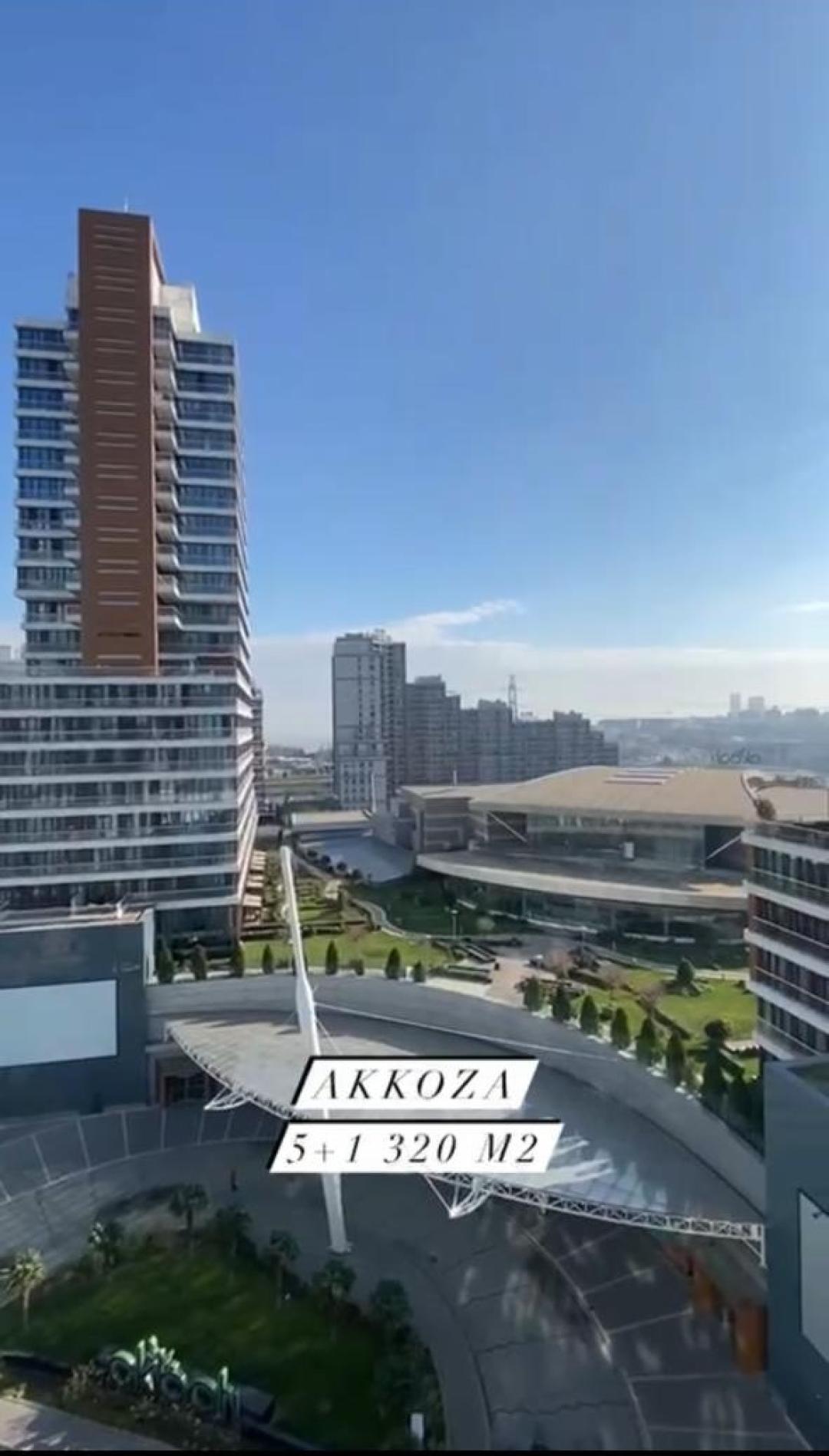 <p>The apartment has great view in full complex. The complex contains 7/24 hours security, fitness saloon.</p><p>The apartment has three car parking spaces in the project.</p><p>320 m2 apartment includes 3 bathroom, two balcony and storage.</p><p>&nbsp;</p><p>Location of the project is surrounded by restaurants, shopping malls.</p><p>Easy access to link to public transportations.</p>